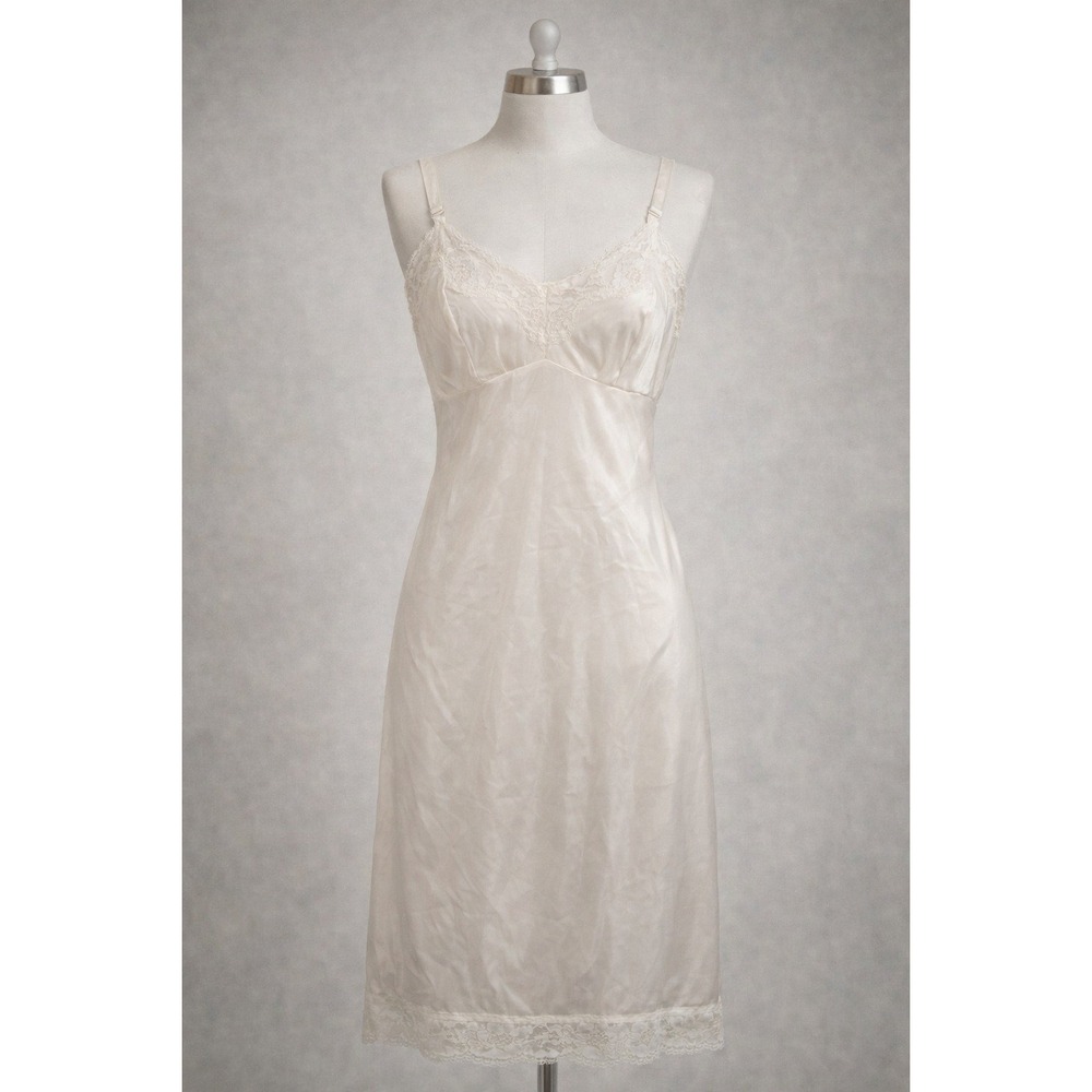 Vintage Ivory Nylon Lace Slip Sliperfection RN 13996 Size 36 Coquette Balletcore
